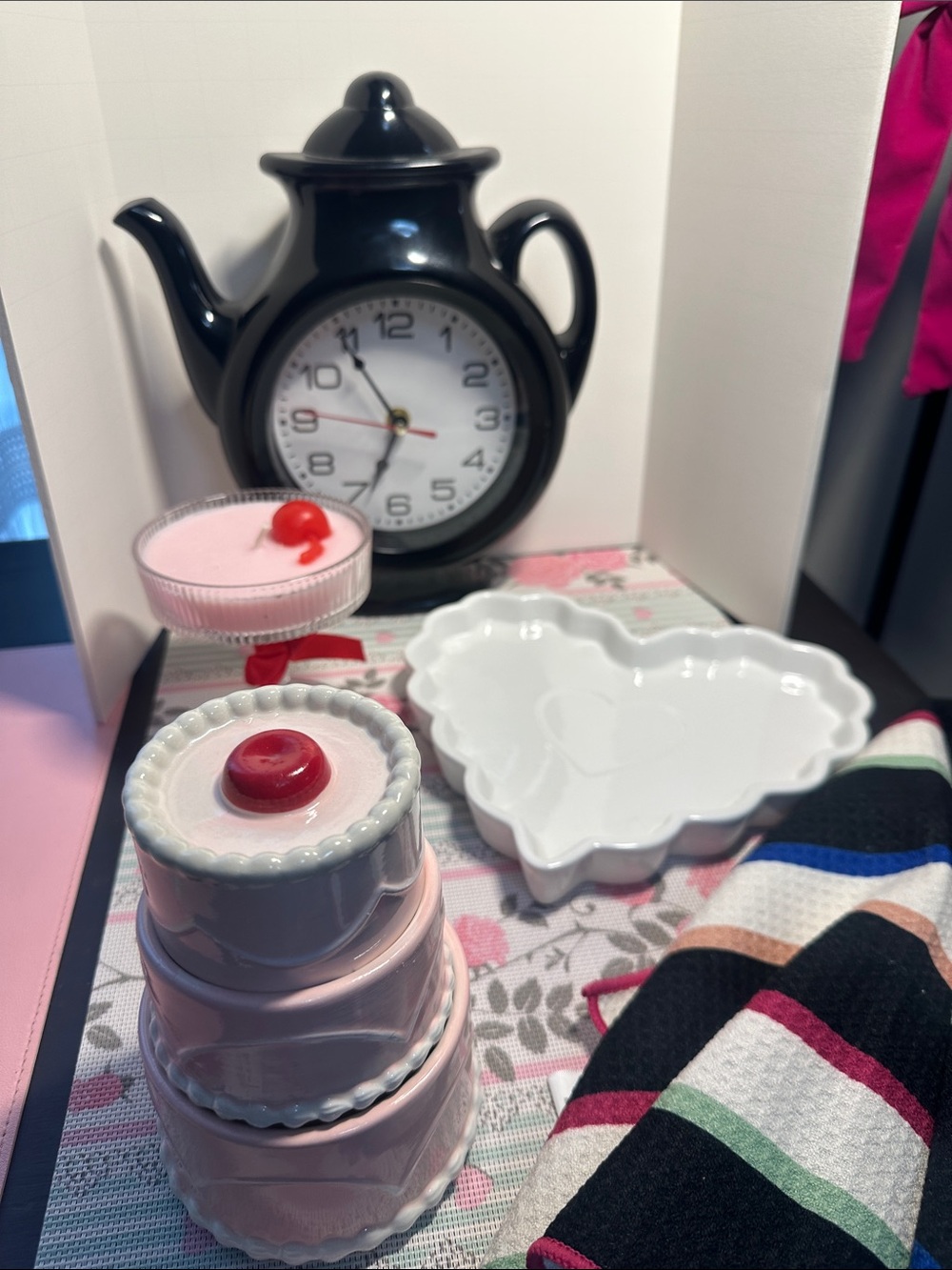 5 items - Stylish Home Kitchen Set NWT